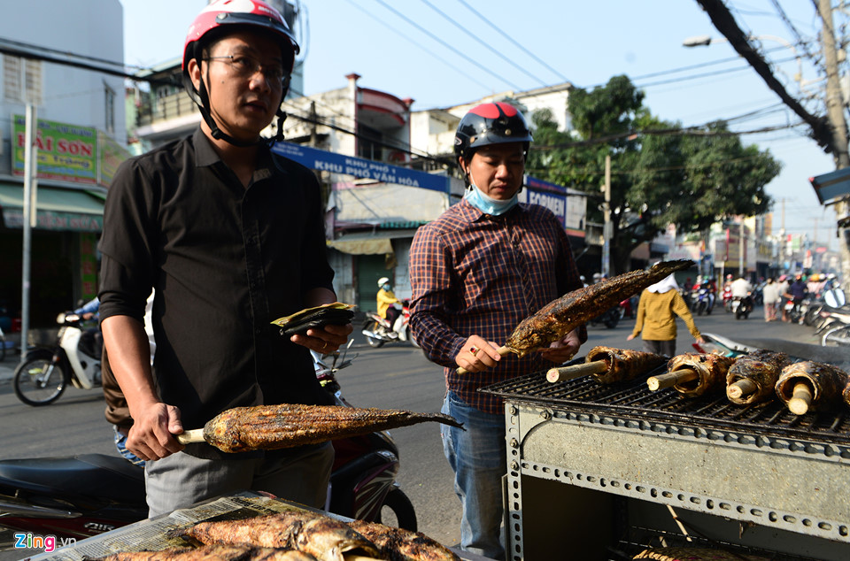 Chủ quán Sài Gòn nướng 3.000 cá lóc bán ngày Thần Tài